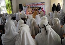 এতিম শিশুদের সঙ্গে একই সারিতে বসে খাবার খেলেন ইউএনও ও ওসি