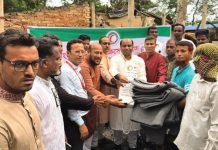 অগ্নিকাণ্ডে ক্ষতিগ্রস্ত পরিবারের পাশে রেড ক্রিসেন্ট সোসাইটি