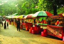 ভাসমান দোকানে ম্লান সিআরবির সৌন্দর্য