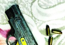 বায়েজিদে বিদেশি পিস্তল ও ম্যাগাজিন উদ্ধার