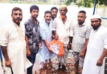 পূর্ব ষোলশহর ওয়ার্ডে পানিবন্দিদের মাঝে ত্রাণসামগ্রী বিতরণ