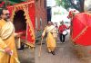 ব্যান্ড পার্টি ও পালকি নিয়ে ভোট দিতে এলেন অভিনেতা