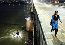 আত্মহত্যার সিদ্ধান্ত : প্রেমিক যমুনায় ঝাঁপ দিতেই পালালেন প্রেমিকা!