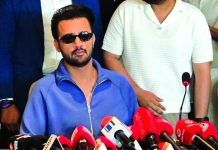 বাংলাদেশের খাবারের প্রশংসা, সঙ্গে বড় ঘোষণা আতিফ আসলামের