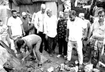 ২৩নং ওয়ার্ডের বিভিন্ন পানিবন্দি এলাকা পরিদর্শনে বিএনপি নেতৃবৃন্দ