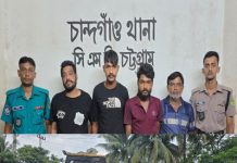 পুলিশের অভিযান চোরাইকাজে ব্যবহৃত ট্রাক জব্দ
