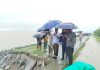 টানা বৃষ্টিতে ক্ষতিগ্রস্ত বাঁশখালীর বেড়িবাঁধ পরিদর্শনে ইউএনও, দ্রুত সংস্কারের নির্দেশ