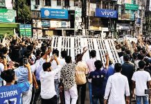 চট্টগ্রাম শিক্ষা বোর্ডের ফটক খুলে নিলেন শিক্ষার্থীরা