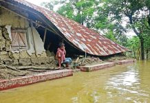 চট্টগ্রামে বন্যায় ক্ষতিগ্রস্ত ১৩ হাজার ৮৬০ ঘর, ৩৭৪ শিক্ষাপ্রতিষ্ঠান