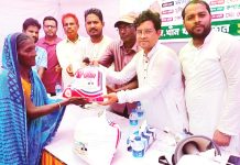 সাতকানিয়ায় চাল ও বৃক্ষরোপণ করল এ জে খান ফাউন্ডেশন
