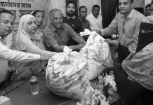 আনোয়ারায় বন্যায় ক্ষতিগ্রস্ত ১৫০০ পরিবারের মাঝে ত্রাণ সহায়তা প্রদান