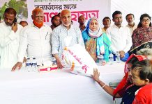বন্যা কবলিত মানুষের পাশে রয়েছে সরকার