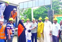 বন্যাদুর্গত এলাকায় বায়তুশ শরফের ত্রাণ বিতরণ