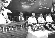 সাম্য ও ন্যায়ের চেতনা তুলে ধরেছেন নজরুল