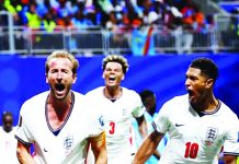 হ্যারি কেইনের আলোয় শেষ ষোলোয় ইংল্যান্ড