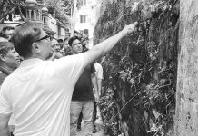 ঝুঁকিপূর্ণ ফাটলধরা দেয়াল অপসারণে নিজ উদ্যোগে মাঠে মেয়র