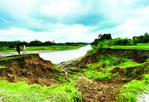 আর ৫০ ফুট ভাঙলেই বিচ্ছিন্ন হবে ফটিকছড়ি-লক্ষ্মীছড়ি সড়ক ঝুঁকিতে পাঁচ হাজার মানুষ
