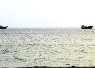 যুক্তরাষ্ট্র, ইরান পাল্টাপাল্টি হামলায় হরমুজ প্রণালিতে কমেছে জাহাজ চলাচল