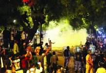 চাপের মুখে মোদি সরকারের আলোচনার প্রস্তাব,বৈঠকের স্থান নিয়ে শিক্ষার্থীদের ‘না’