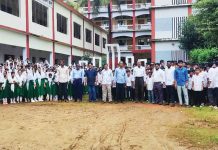 নবগঠিত উপজেলার সদর দপ্তর ইস্যুতে ক্লাস বর্জন করে আন্দোলনে শিক্ষার্থীরা