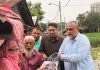 ডেইল পাড়া এলাকায় পানিবন্দি মানুষের মাঝে যুবদলের শুকনা খাবার বিতরণ