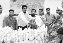 বাকলিয়ায় বাংলাদেশ জুলাই যোদ্ধা সংসদের ত্রাণসামগ্রী বিতরণ
