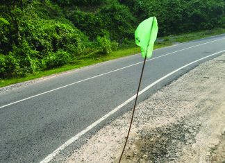 বাঁক পেরুতেই লোহার রড