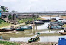 স্বস্তির নৌ-পথ শুষ্ক মৌসুমে দুঃখের কারণ