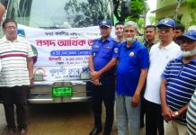 পেকুয়ায় বন্যাদুর্গত মানুষের মাঝে খুলশী ক্লাবের ত্রাণ বিতরণ