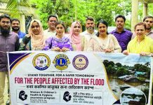 বাঁশখালীতে বন্যাকবলিত মানুষের পাশে লায়ন্স ক্লাব চিটাগং এমিয়েবল রোজ গার্ডেন