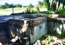 কালভার্টের মুখ বন্ধ করে স্থাপনা নির্মাণ, জলাবদ্ধতার আশংকা