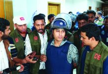 মোবারক স্বপ্ন দেখত ক্রিকেটার হওয়ার, হয়ে গেল ডেভিড ইমন