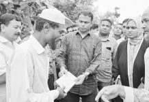 আনোয়ারায় নিহত শিশু ইশতিয়াকের পরিবারকে ইউএনওর অর্থ সহায়তা