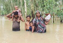 পানির সঙ্গে ৮ দিনের লড়াই, অবশেষে স্ত্রী-সন্তান নিয়ে আশ্রয়ের সন্ধানে