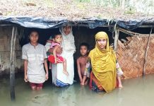 তিন শিশুকে বুকে আগলে টানা ৬ দিন পানিবন্দি মা