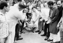 ৩য় দফায় রাউজান পৌরসভায় ত্রাণ পেলেন বন্যার্তরা