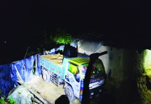 রাঙ্গুনিয়ায় গভীর রাতে পাহাড় কেটে মাটি পাচার, ২ ট্রাক জব্দ