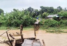 শিলক খালের কাঠের সেতু ধসে ১৫ হাজার মানুষের যোগাযোগ বিচ্ছিন্ন