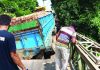ইটবোঝাই ট্রাকের ভারে ভেঙে গেল সেতুর পাটাতন