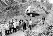 রাঙ্গুনিয়ায় ১৫ দিন ধরে বন্ধ সড়ক অবশেষে সচল