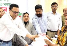 দুর্যোগে ক্ষতিগ্রস্ত মানুষের পাশে দাঁড়ানো বড় এবাদত