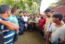 বাঁশখালীতে বন্যায় ক্ষতিগ্রস্ত পরিবারের মাঝে তারেক রহমানের পক্ষ থেকে নগদ অর্থ সহায়তা