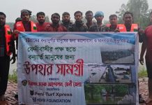 বাঁশখালীতে বন্যাকবলিত মানুষের পাশে ‘নিরাপদ সড়ক আন্দোলন’