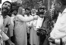 সাতকানিয়ায় জিয়াউর রহমান ফাউন্ডেশনের খাদ্যসামগ্রী বিতরণ