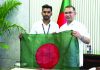 জুলাইয়ের রক্তমাখা পতাকা নিয়ে প্রধানমন্ত্রীর সঙ্গে দেখা করলেন ছাত্রদল নেতা