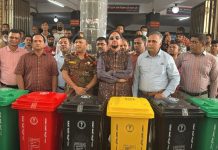 এপিক হেলথ কেয়ারের উদ্যোগে চট্টগ্রাম মেডিকেল কলেজ হাসপাতালে পরিচ্ছন্নতা রক্ষায় ডাস্টবিন বিতরণ