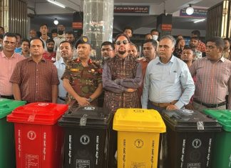 এপিক হেলথ কেয়ারের উদ্যোগে চট্টগ্রাম মেডিকেল কলেজ হাসপাতালে পরিচ্ছন্নতা রক্ষায় ডাস্টবিন বিতরণ