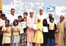 বড়উঠান সৈয়দা হোসনে আরা-আলম খান ফাউন্ডেশনের বই বিতরণ কর্মসূচি