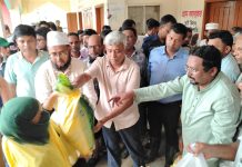 বাঁশখালীতে বন্যার্তদের পাশে আছে সরকার : জ্বালানি প্রতিমন্ত্রী