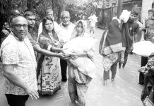 মীরসরাইয়ে বন্যাদুর্গত ৩ শতাধিক পরিবারকে খাদ্যসামগ্রী প্রদান